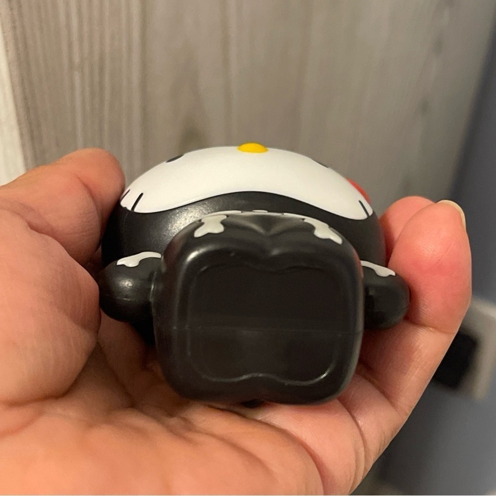 McDonald's "Hello Kitty Skeleton" Glow
In The Dark Mini Figure Toy 2019 No Mask - Picture 5 of 9